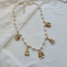 Load image into Gallery viewer, Rose and Tassel Choker Necklace - Gold