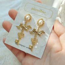 Load image into Gallery viewer, Antique Lovely Key Earrings - Gold