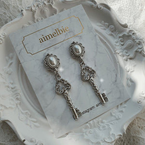 [IVE Gaeul Earrings] Antique Classic Key Earrings - Silver