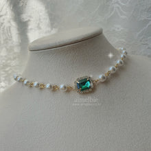 Load image into Gallery viewer, Emerald Square Pearl Choker