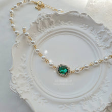 Load image into Gallery viewer, Emerald Square Pearl Choker
