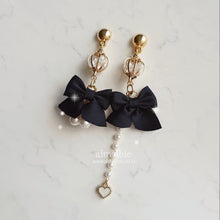 Load image into Gallery viewer, The Little Buckingham Princess Earrings - Black (G(I)dle Yuqi Earrings)