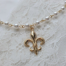 Load image into Gallery viewer, Fleur De Lis Pearl Choker - Gold