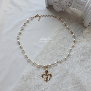 Fleur De Lis Pearl Choker - Gold