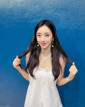 Load image into Gallery viewer, Icy Bloom Earrings - Blue (STAYC Sumin Earings)