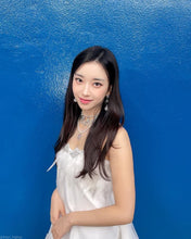 Load image into Gallery viewer, Icy Bloom Earrings - Blue (STAYC Sumin Earings)