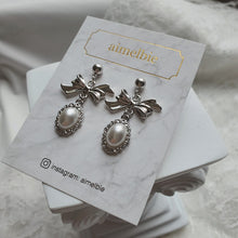 Load image into Gallery viewer, [SNSD Tiffany Earrings] Mary Earrings - Pearl Version (Silver)