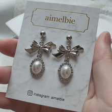 Load image into Gallery viewer, [SNSD Tiffany Earrings] Mary Earrings - Pearl Version (Silver)