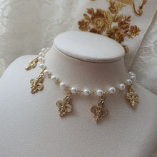 Load image into Gallery viewer, Little Fleur-De-Lis Pearl Choker Necklace