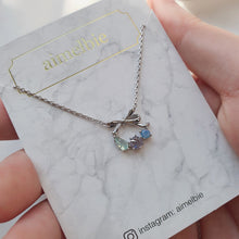 Load image into Gallery viewer, Petit Ribbon Wreath Necklace - Silver