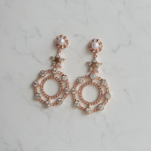 Load image into Gallery viewer, Rosegold Star and Wreath Earrings