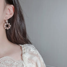 Load image into Gallery viewer, Rosegold Star and Wreath Earrings