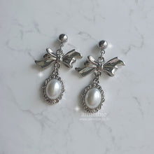 Load image into Gallery viewer, Mary Earrings - Pearl Version (Silver)