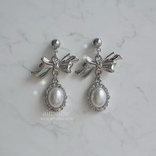 Load image into Gallery viewer, [SNSD Tiffany Earrings] Mary Earrings - Pearl Version (Silver)