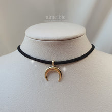 Load image into Gallery viewer, Upside Down Crescent Moon Choker - Gold