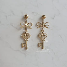 Load image into Gallery viewer, Sweet Gold Key Earrings