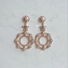 Load image into Gallery viewer, Rosegold Star and Wreath Earrings