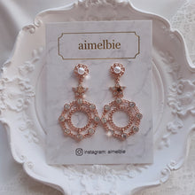 Load image into Gallery viewer, Rosegold Star and Wreath Earrings