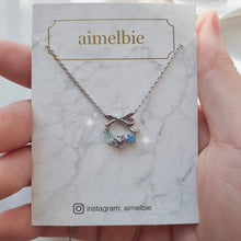 Load image into Gallery viewer, Petit Ribbon Wreath Necklace - Silver