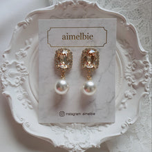 Load image into Gallery viewer, Elegant Oval Crystal and Pearl Earrings - Golden Shadow (ITZY Chaeryeong Earrings)