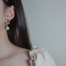 Load image into Gallery viewer, Elegant Oval Crystal and Pearl Earrings - Golden Shadow (ITZY Chaeryeong Earrings)