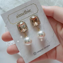 Load image into Gallery viewer, Elegant Oval Crystal and Pearl Earrings - Golden Shadow (ITZY Chaeryeong Earrings)