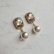 Load image into Gallery viewer, Elegant Oval Crystal and Pearl Earrings - Golden Shadow (ITZY Chaeryeong Earrings)