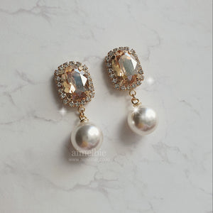 Elegant Oval Crystal and Pearl Earrings - Golden Shadow (ITZY Chaeryeong Earrings)