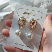 Load image into Gallery viewer, Elegant Oval Crystal and Pearl Earrings - Golden Shadow (ITZY Chaeryeong Earrings)