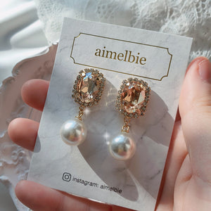 Elegant Oval Crystal and Pearl Earrings - Golden Shadow (ITZY Chaeryeong Earrings)