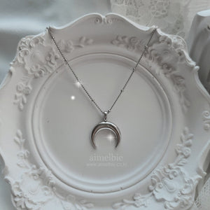 Upside Down Crescent Moon Pearl Layered Necklace - Silver (KISS OF LIFE Belle Necklace)