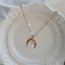 Load image into Gallery viewer, Upside Down Crescent Moon Pearl Layered Necklace - Gold