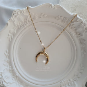 Upside Down Crescent Moon Pearl Layered Necklace - Gold