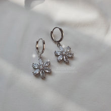 Load image into Gallery viewer, [Aespa Giselle, Kep1er Chaehyun Earrings] Diamond Petals Huggies Earrings - Silver