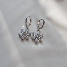 Load image into Gallery viewer, [Aespa Giselle, Kep1er Chaehyun Earrings] Diamond Petals Huggies Earrings - Silver