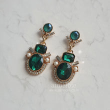Load image into Gallery viewer, Antique Green Queen Earrings