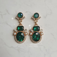 Load image into Gallery viewer, Antique Green Queen Earrings