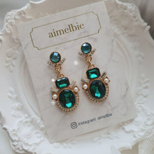 Load image into Gallery viewer, Antique Green Queen Earrings