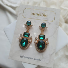 Load image into Gallery viewer, Antique Green Queen Earrings