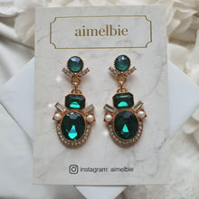 Load image into Gallery viewer, Antique Green Queen Earrings