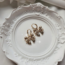 Load image into Gallery viewer, Adorable Ribbon Huggies Earrings - Gold