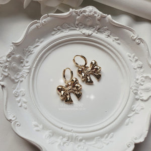 Adorable Ribbon Huggies Earrings - Gold