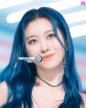 Load image into Gallery viewer, Antique Oval Choker - Vintage Rose (Momoland Jane Necklace)