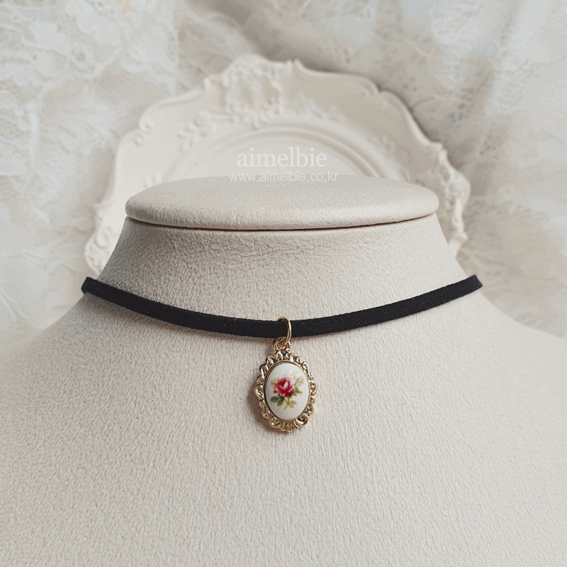 Antique Oval Choker - Vintage Rose (Momoland Jane Necklace)