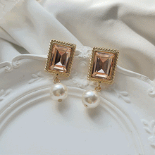 Load image into Gallery viewer, Antique Square Earrings - Peach