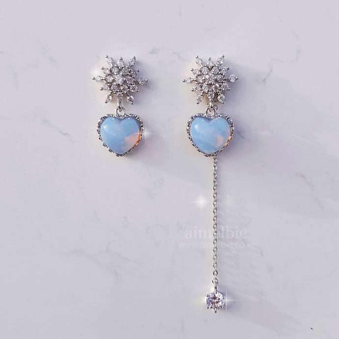 Winter Love Spell Earrings - Simple (Light Blue)