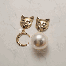 Load image into Gallery viewer, Melbie The Cat Series - Moon and Big Pearl Earrings (Gold ver.)