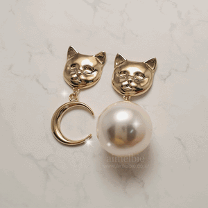Melbie The Cat Series - Moon and Big Pearl Earrings (Gold ver.)