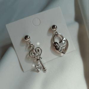 Silver Heart Key Earrings (STAYC Seeun, Sieun, Dreamcatcher Gahyun Earrings)