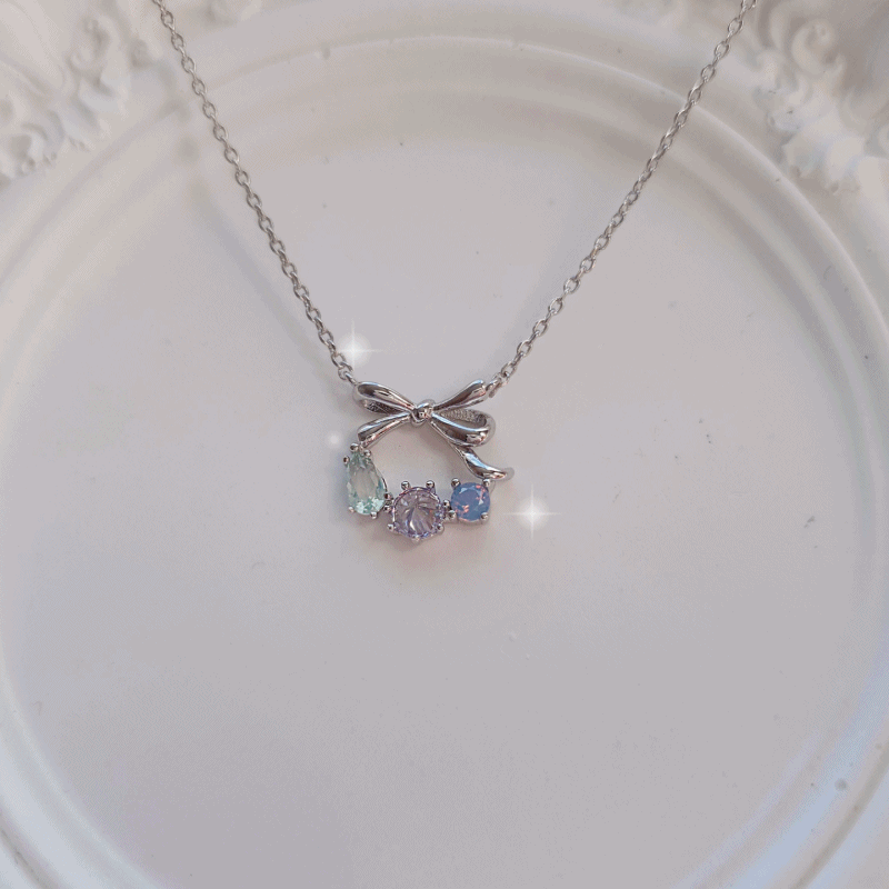 Petit Ribbon Wreath Necklace - Silver